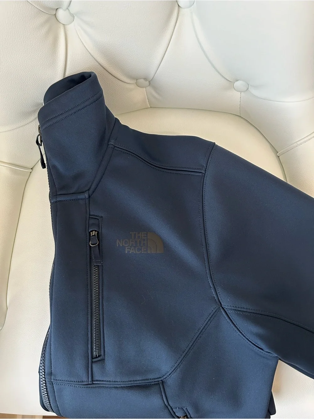 Men’s North Face navy blue jacket